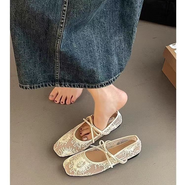 2026 zapatos de malla blanca francesa de flor plana de una sola sola mujer nuevo verano de hadas con falda suave zapatos de sol