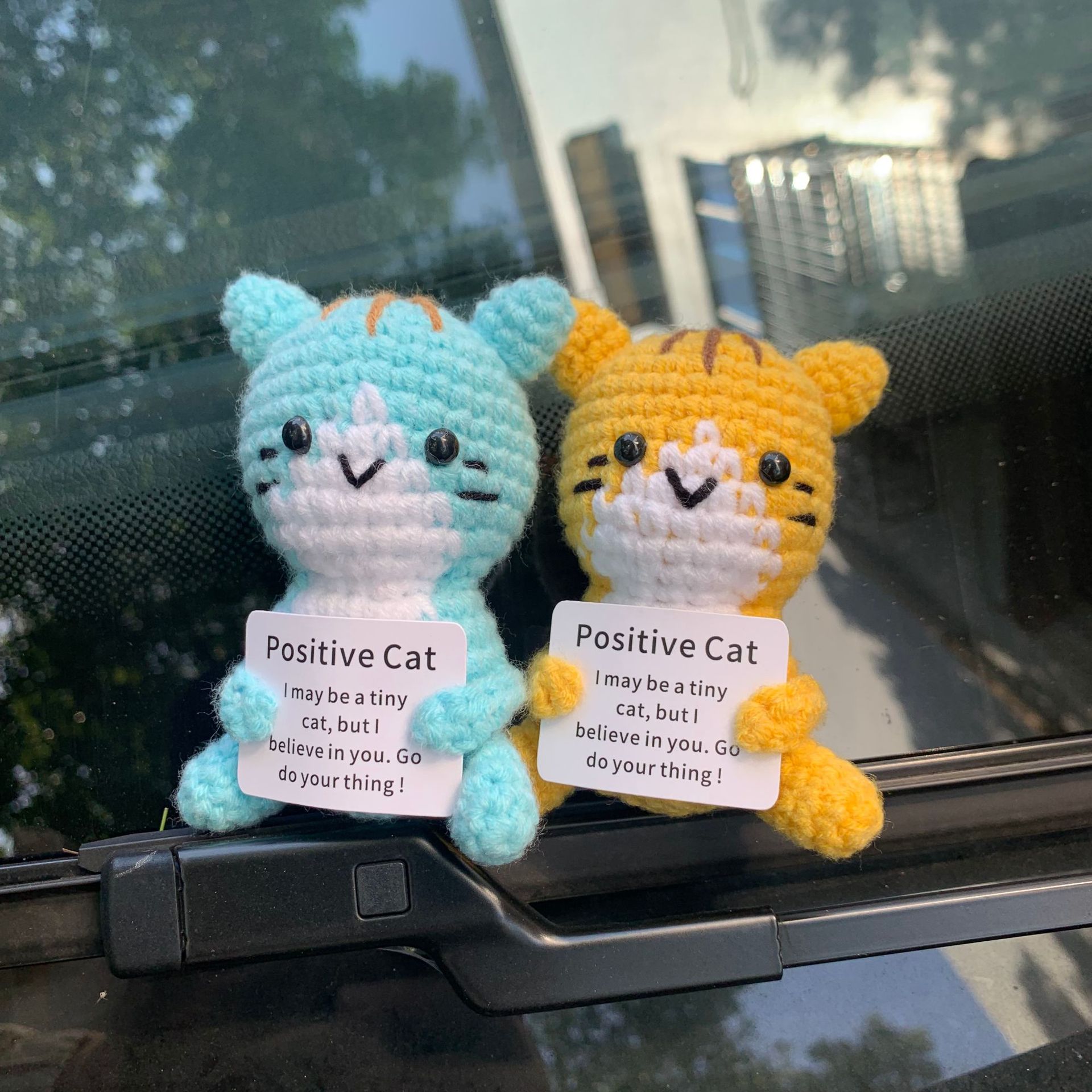 国境を越えてアマゾンの毛糸を販売している手作りのニット鉤織動物ペンギンは積極的に面白い減圧人形が座っている