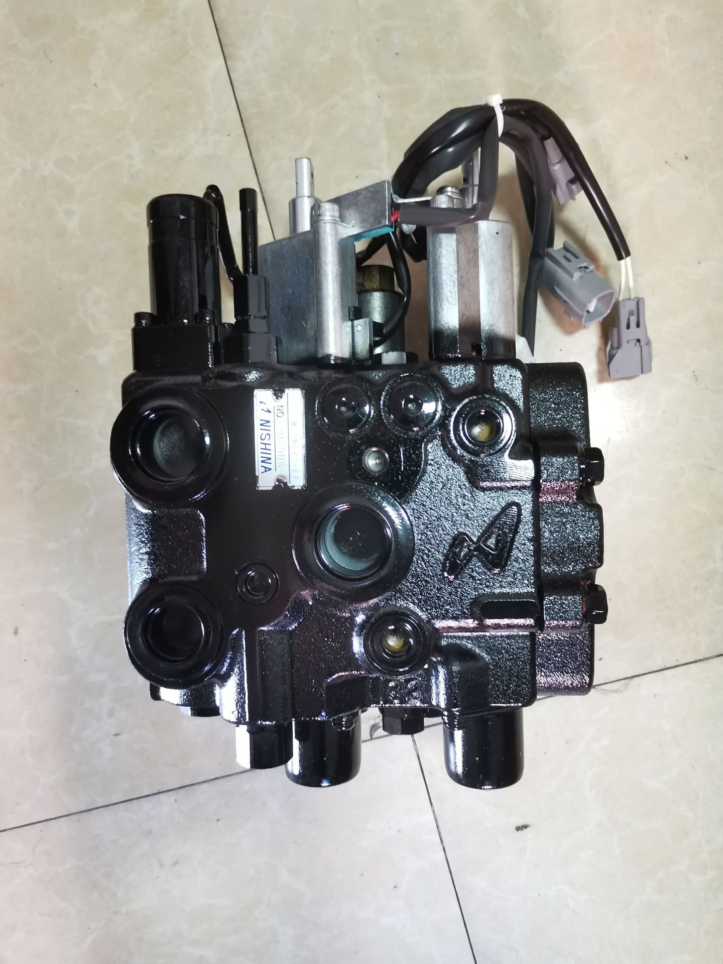 7F/8F3.5-5吨丰田叉车多路阀67630-11320-71`67620-36852-71