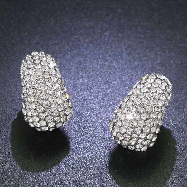 Retro Full Diamond Small Cashew Beans No Ear Holes Ear Clips Shiny Lovely Summer Fashion Commuter Earrings for Women