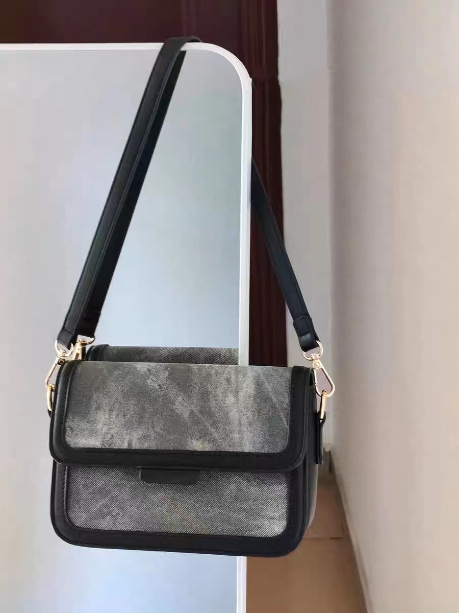 2023 Small Crowd Design New Women's Bag French Underarm Bag High-end Handbag shoulder Messenger small bag_voghion.com