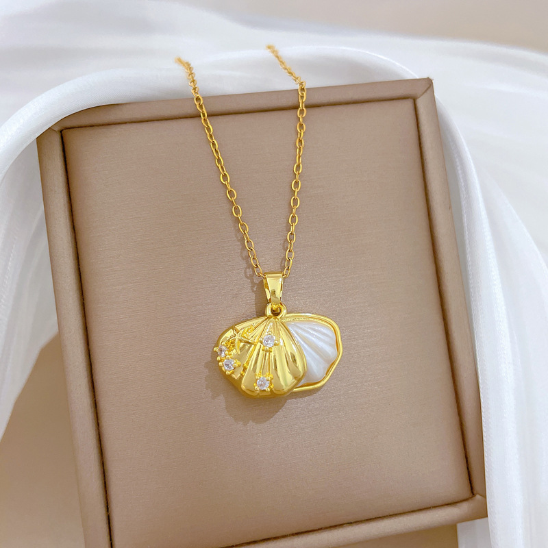 Gorgeous Pearl Shell Necklace With Full Diamond And Titanium Steel_voghion.com