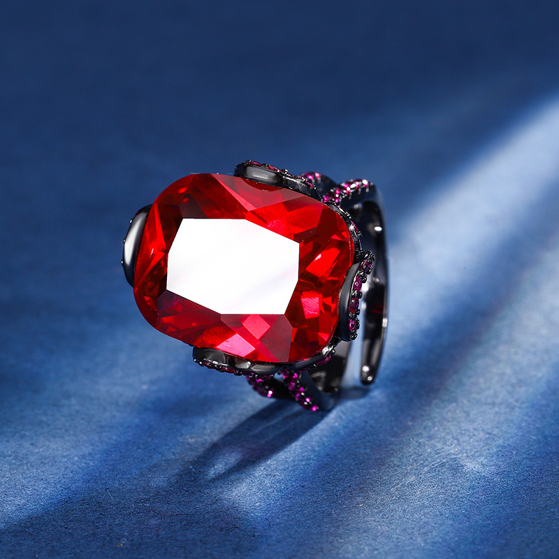 Anillo de corindón rojo