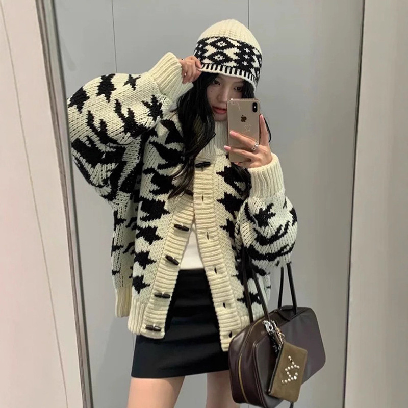 In-Stock Open Yy Houndstooth Pattern Knitted Cardigan for Women, New Warm Long-Sleeve High-Neck Sweater Coat with Horn Buttons In-Stock Open Yy Houndstooth Pattern Knitted Cardigan for Women, New Warm Long-Sleeve High-Neck Sweater Coat with Horn Buttons