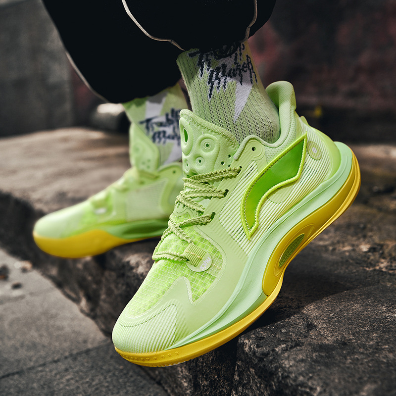 2025 primavera y verano nuevos zapatos de baloncesto zapatos de hombre zapatos deportivos de moda juveniles casuales zapatos de polvo de flores de cerezo zapatos de estudiantes hombres