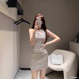 深圳南油女装CH家26春夏新小香风字母徽标撞色圆领无袖背心连衣裙