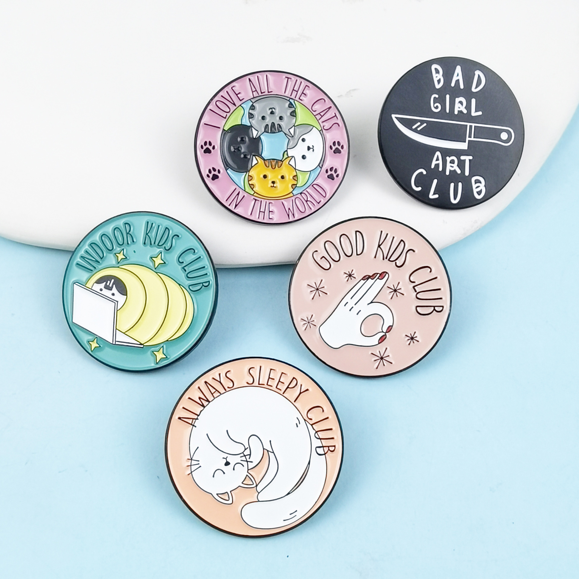 Personalidad humor broche inglés dibujos animados lindo patrón aleación insignia redonda accesorios de pin fijo spot transfronterizo