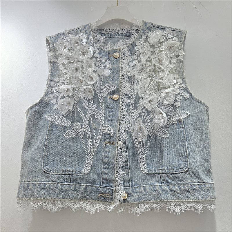 A principios de primavera, tierna sensación de diseño de moda de flores de encaje, chaleco de vaquín, chaqueta de adelgazamiento, blusa