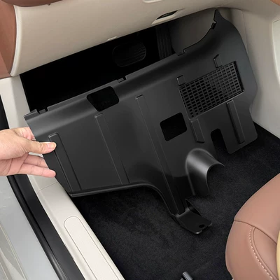 anti-kick panels for the driver and passenger: Underbody protection plate/engine baffle