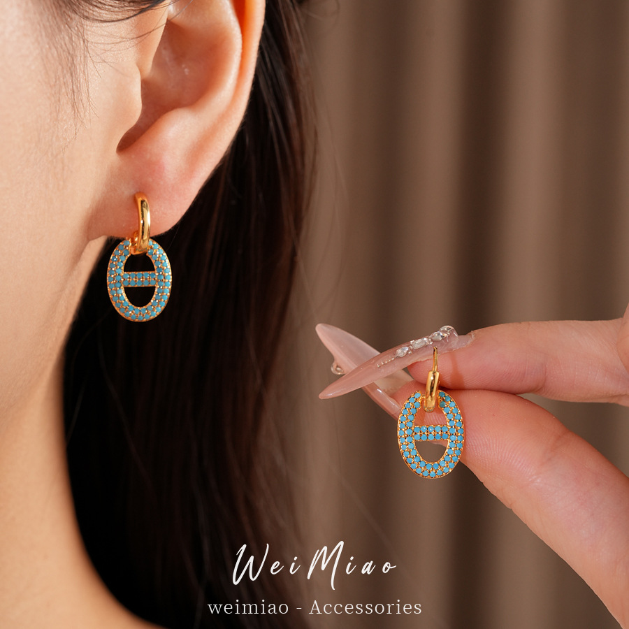 Zircon oval nariz de cerdo CD perfiles personales simples temperamento aretes ligeros lujosos alta sensación de auriculares al por mayor