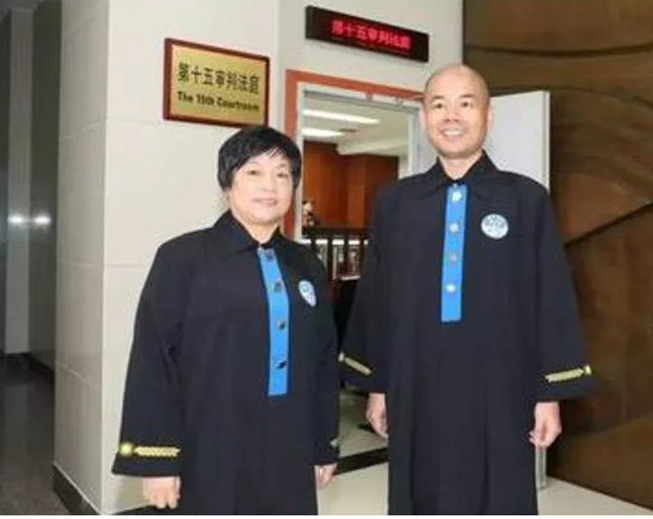 người tham gia xét xử / 130cm