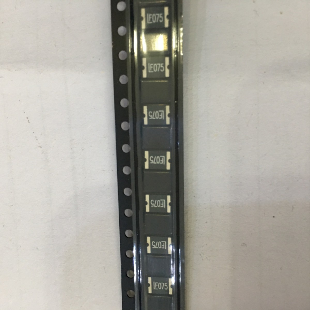 1812L125/16DR，1.25A/16V 保险丝  美国LITTELFUSE代理商现货20+