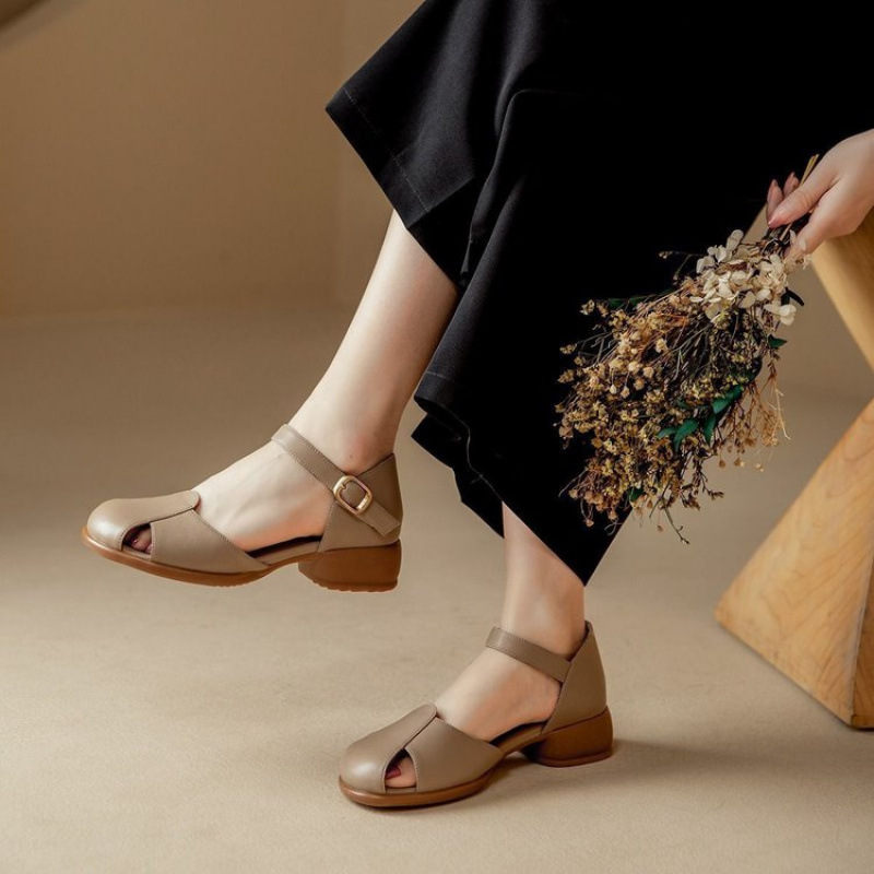 软底妈妈鞋凉鞋包头舒适中老年洋气不累脚女鞋子2025夏季新款