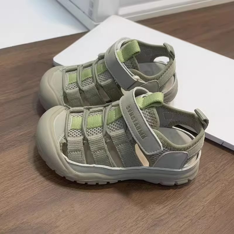 Sandalias Baotou para niños 2025 zapatos de playa deportivos para niños grandes de verano zapatos para niños de suela blanda zapatos para niñas río arriba feos y lindos