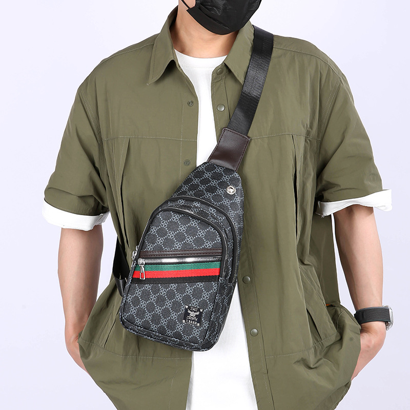 Nuevo bolso de pecho ligero de hombre estriado impreso de viaje de negocios bolso de hombro a prueba de agua tendencia PU simple mochila