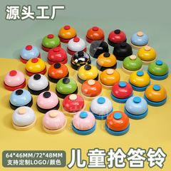 金属が鈴を鳴らすおもちゃのテーブルゲームのセットで鈴をたたいて麦を奪います。