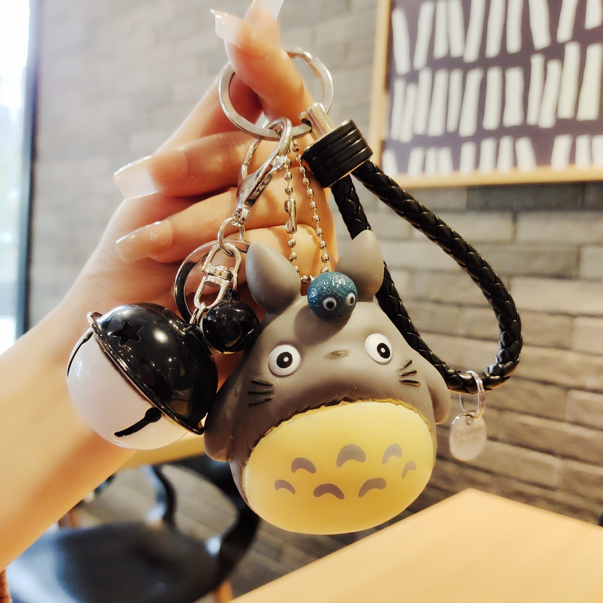 卡通造型龙猫钥匙扣产品展示图