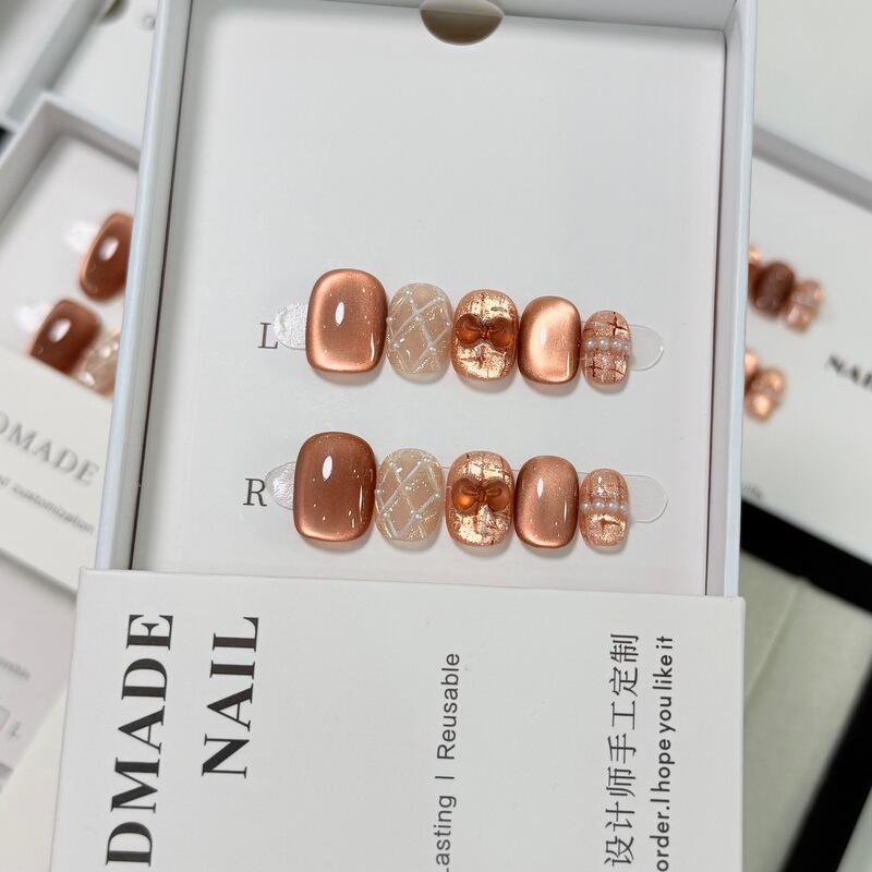 Autumn and Winter Brown Cat-Eye Manicure with a Small Fragrance, Brightening and Versatile Handmade Press-On Nails Autumn and Winter Brown Cat-Eye Manicure with a Small Fragrance, Brightening and Versatile Handmade Press-On Nails