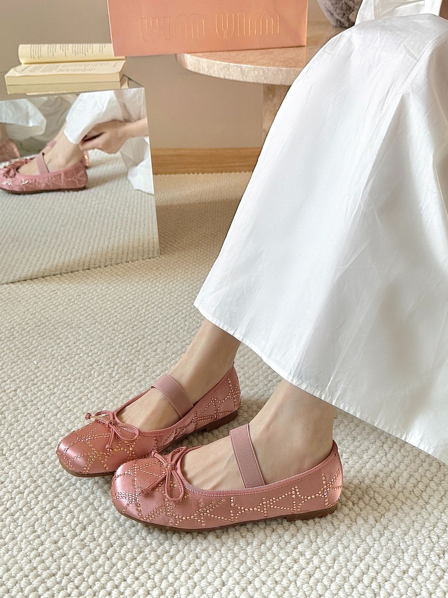 Scarpe Mary Jane in raso con fiocco in stile fata singola, con fondo piatto e fiocco in stile acqua, stagione primavera e autunno 2024_voghion.com