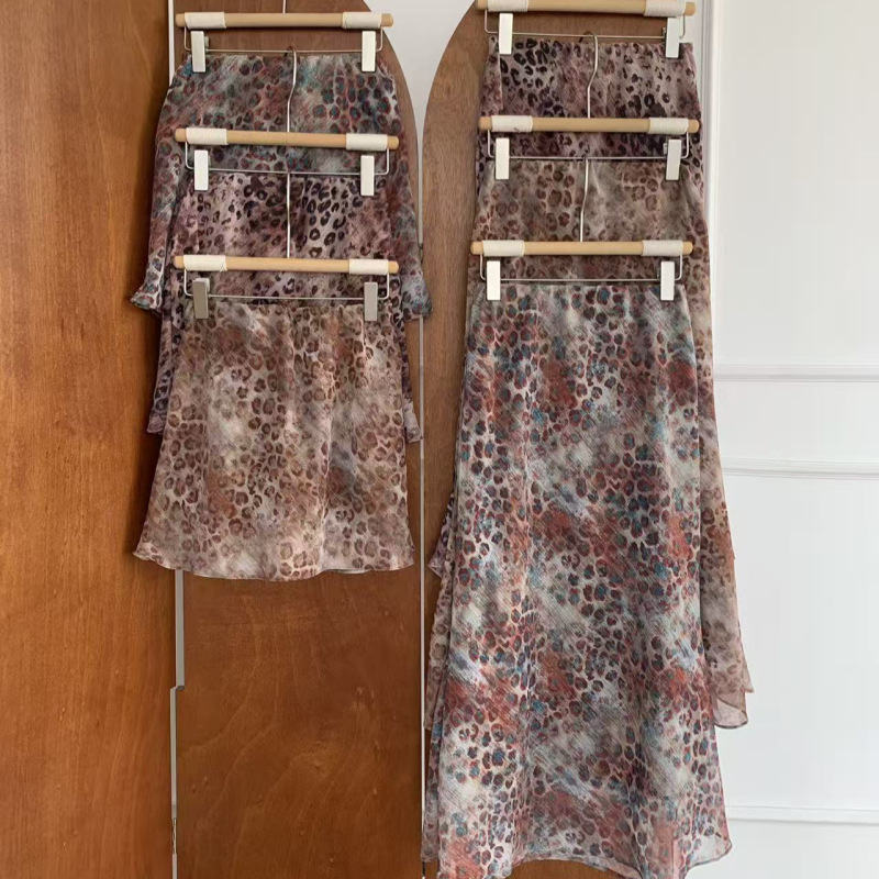 26 Spring/Summer New Leopard Aesthetic Gold Thread Chiffon Slimming Skirt, Versatile and Eye-Catching Leopard Print Skirt 26 Spring/Summer New Leopard Aesthetic Gold Thread Chiffon Slimming Skirt, Versatile and Eye-Catching Leopard Print Skirt