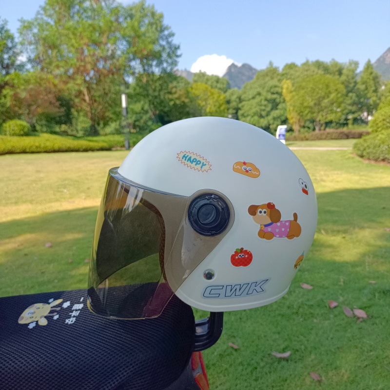 New National Standard Certified Winter Warm and Comfortable Electric Vehicle Motorcycle Safety Windproof Helmet for 1-8 Years Old, Cute and Resistant to Falling