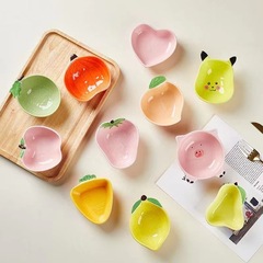 調味料をつけて皿を作ります。