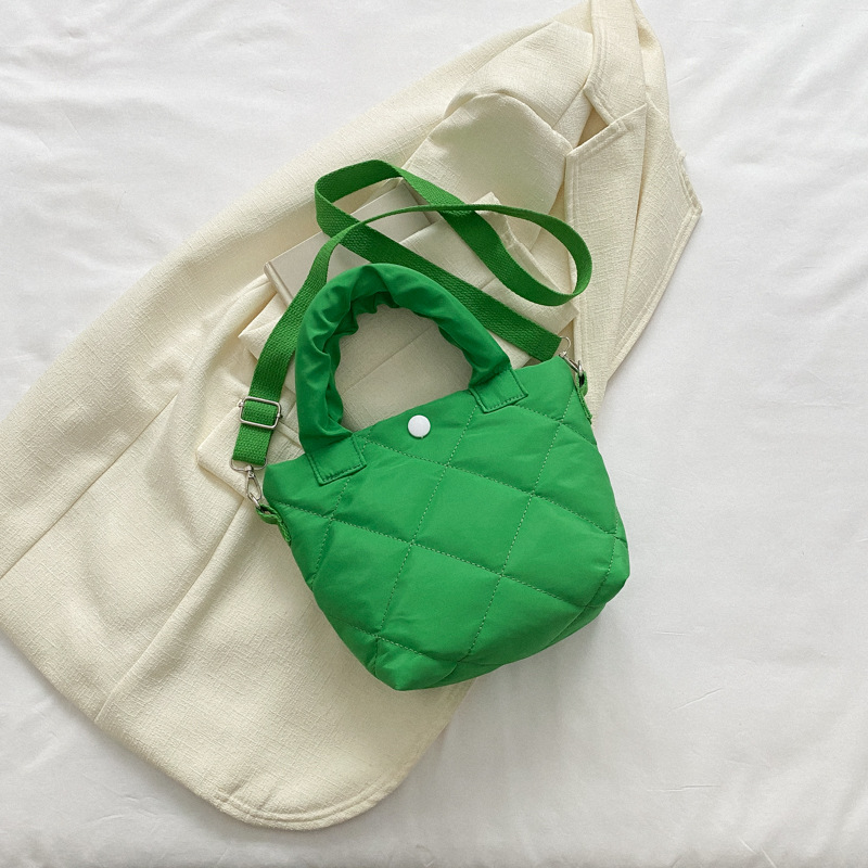 Bolso casual simple francés para mujeres 2023 primavera nueva moda simple bolso de cubo bolso de brazalete bajo mochila