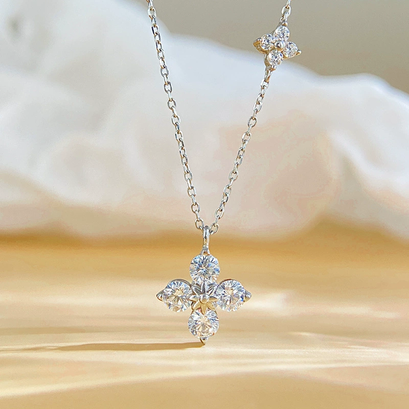 Ожерелье из стерлингового серебра S925 Mo Sang Diamond Четырехлистная подвеска легкая роскоши, высококлассная цепочка ключицы, дикая минималистская серебряная орнамент через границу