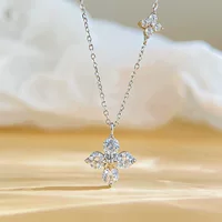 Ожерелье из стерлингового серебра S925 Mo Sang Diamond Четырехлистная подвеска легкая роскоши, высококлассная цепочка ключицы, дикая минималистская серебряная орнамент через границу