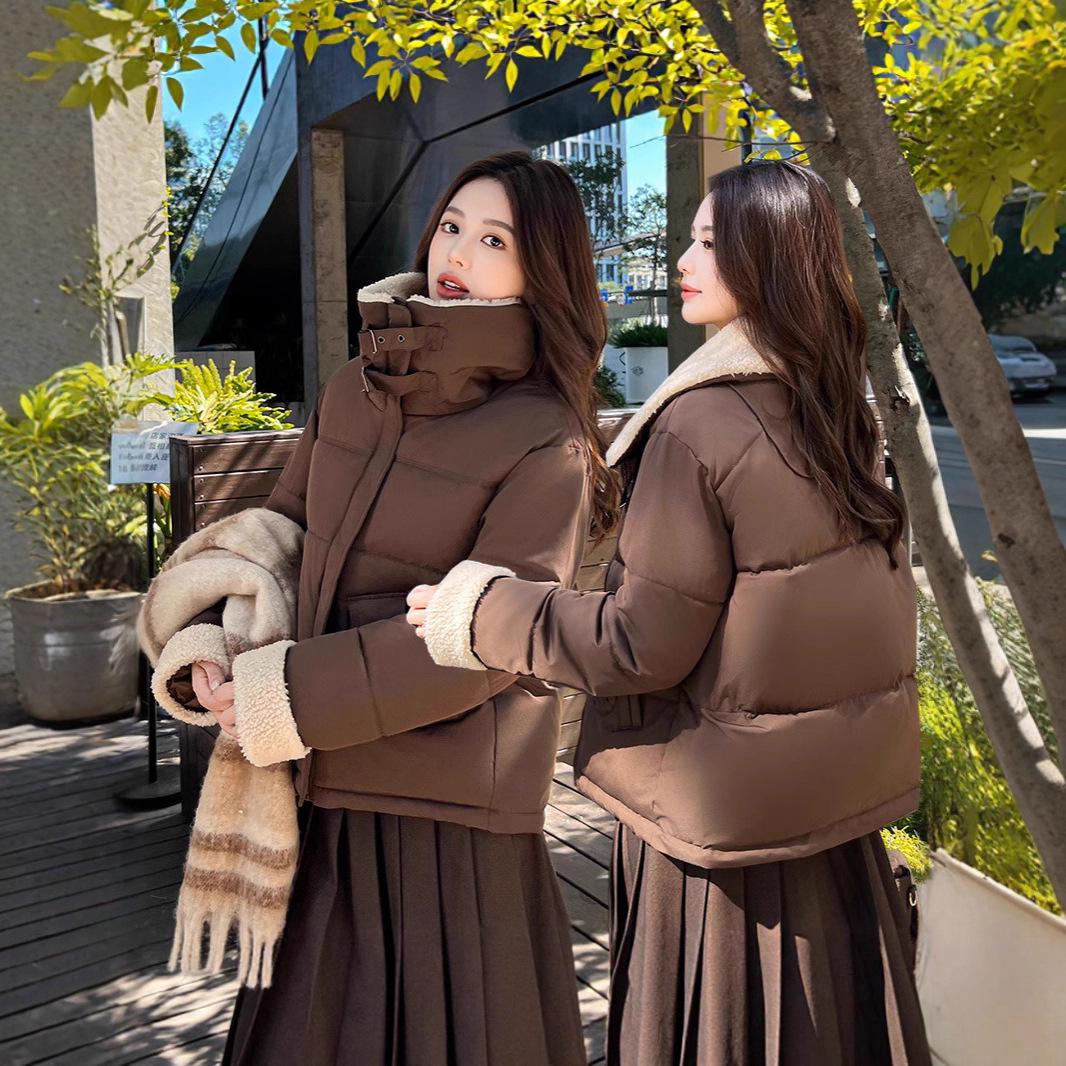 2025 invierno nueva chaqueta de algodón suelta versátil corta abrigo de algodón caliente de moda simple chaqueta de cordero con solapa