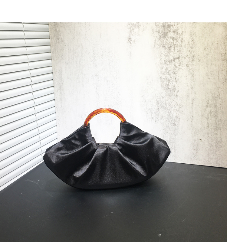 Women's Satin Solid Color Vintage Style Classic Style Square Magnetic Buckle Cloud Shape Bag display picture 14