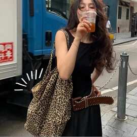 豹纹帆布包包女2025新款秋季小众设计感手提单肩大容量通勤托特包