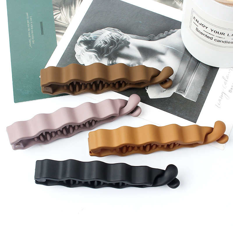 Personalized Korean-style wavy small banana clip, versatile one-piece clip, anti-slip tailband clip, cross clip, wholesale