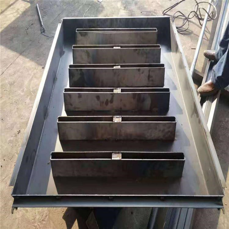 高铁防撞墙遮板模具 钢筋混凝土防撞墙模具马路防撞墙预制钢模板