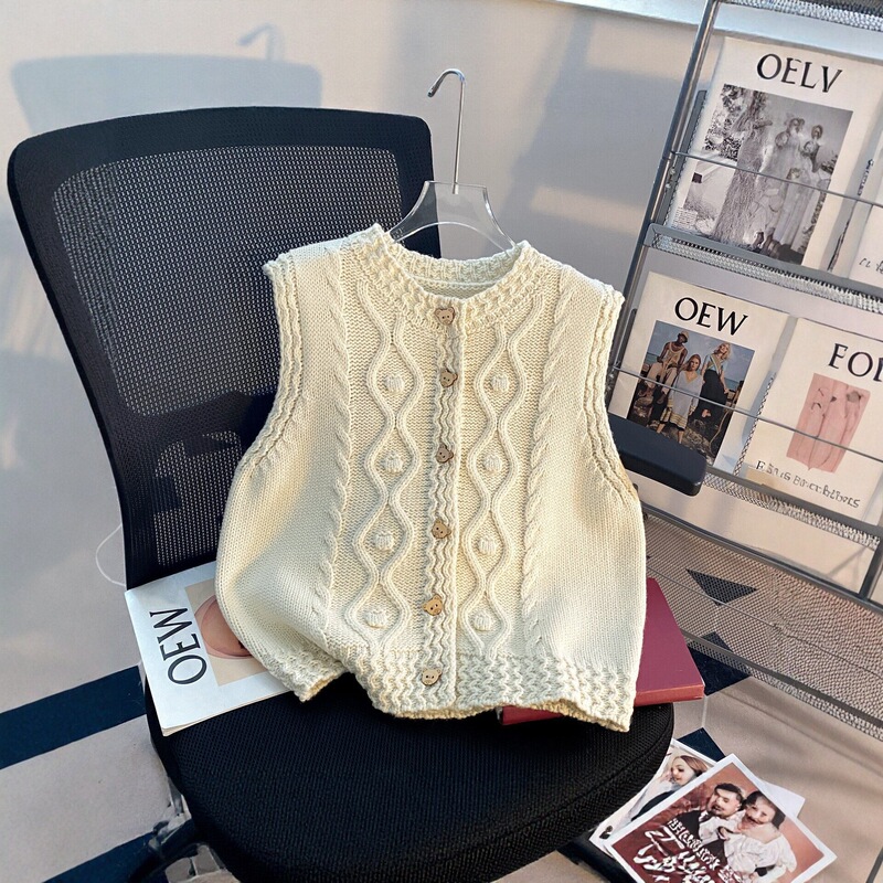 Vintage Cable Knit Vest for Women, Spring and Autumn Layered Wear, Loose Sweater Sleeveless Top with Stylish Design