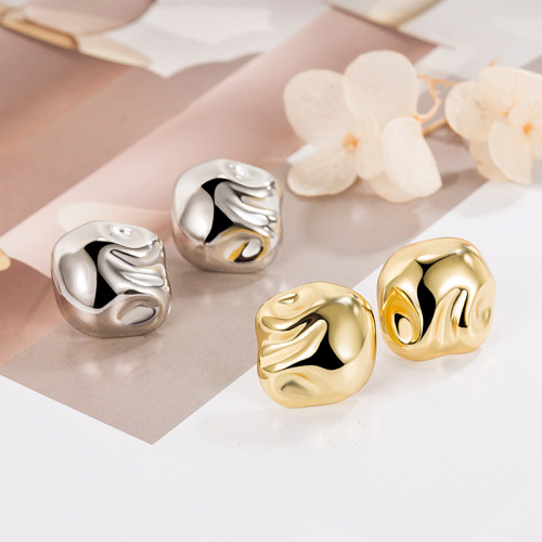 Irregular-shaped exquisite earrings with a sense of elegance, temperament, for women, light luxury, minimalist, niche design sense earrings, earrings.