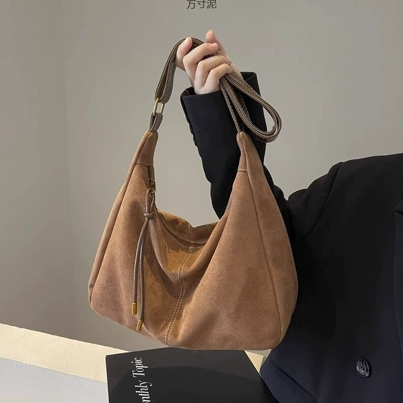 Осенняя и зимняя сумка большой емкости Tott новая женская мода в этом году ретро-дикие пригородные сумки через плечо