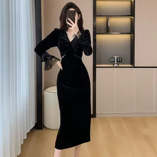 黑色高级感长袖金丝绒连衣裙女秋v领网纱露腰显瘦包臀开叉中长裙