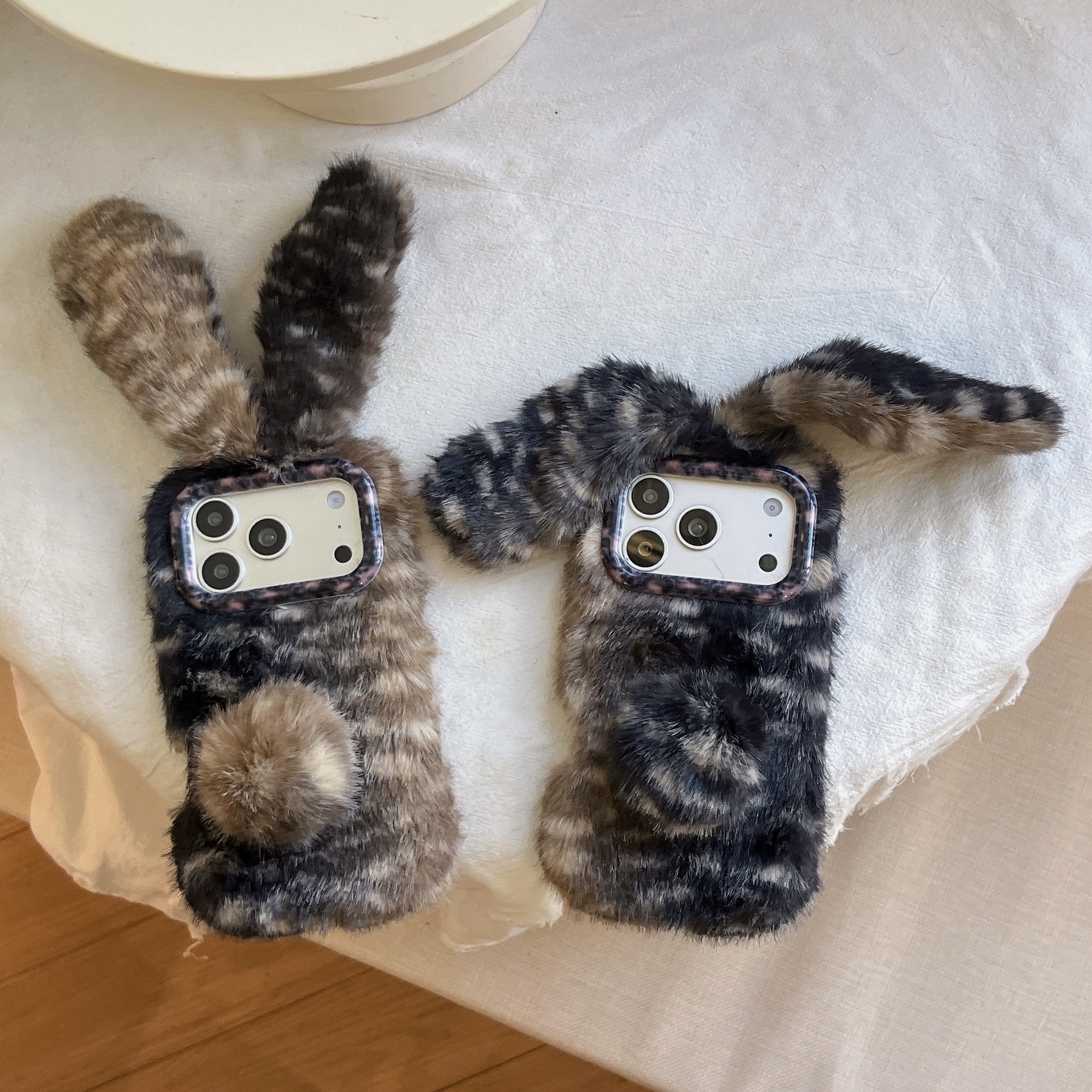 Gradient Plush Bunny Ear Case 渐变鹿纹兔耳毛绒手机壳iPhone17