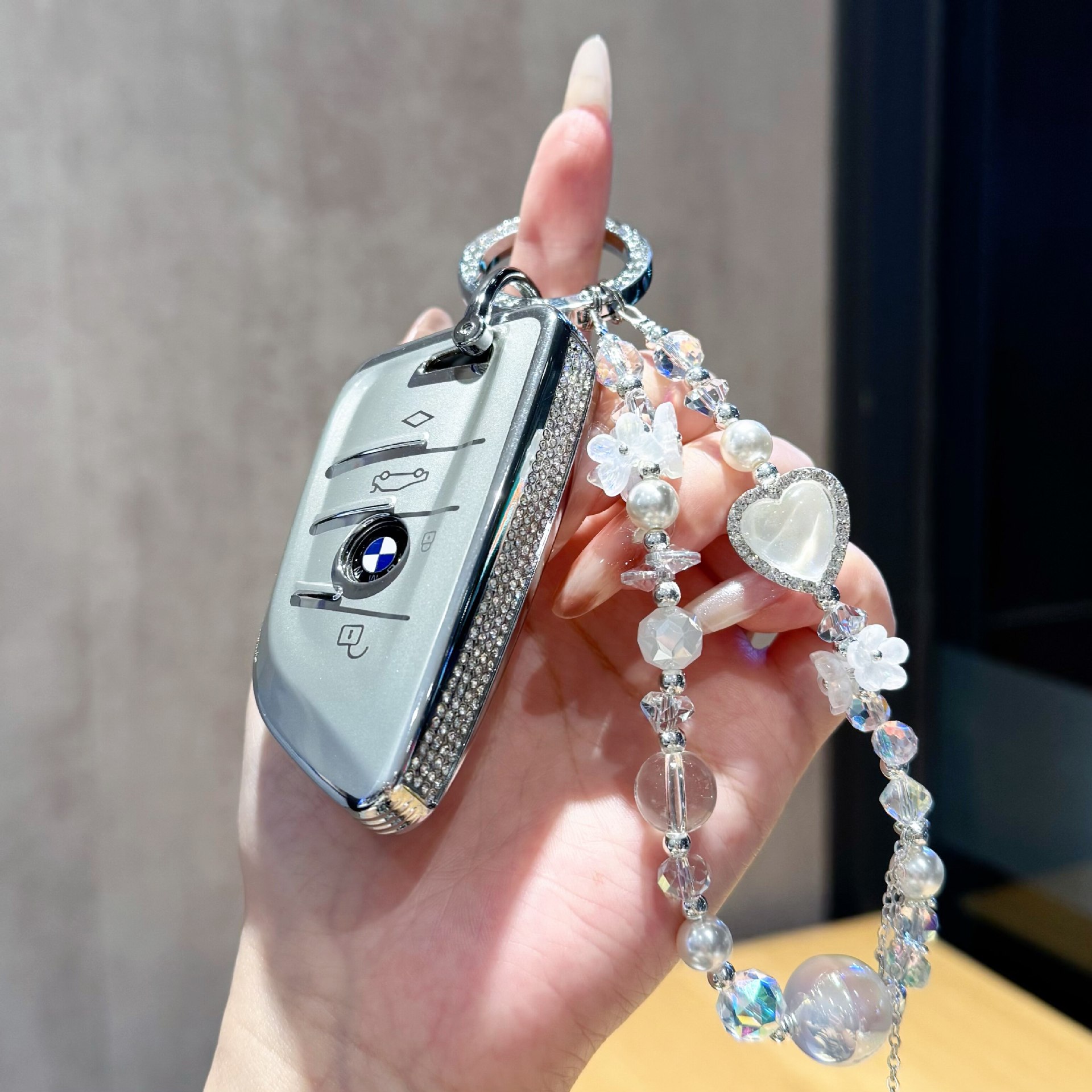 Suitable for BMW key cases, new 3 Series 330li, 5 Series 530li, X1, X2, X3, X4, X5, blade-style women's key case