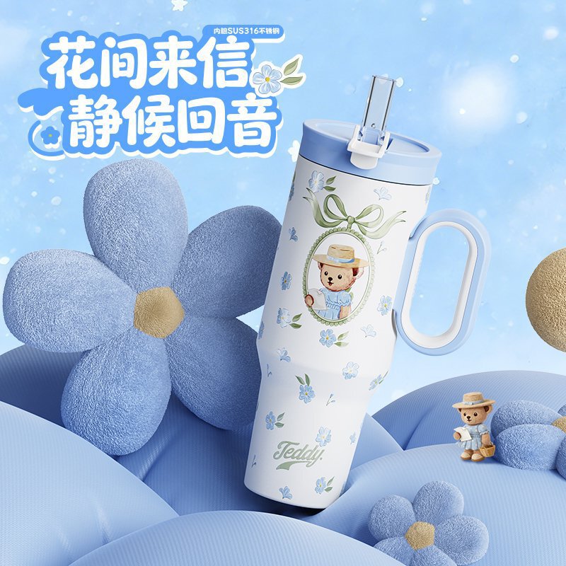 Giant Insulated Cup with Large Capacity for Car Use, Stylish and Cute Straw Cup for Girls, Ice Cup, Teddy Style