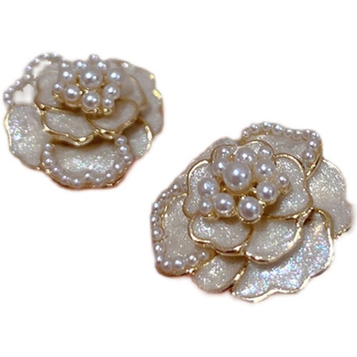 [White Lover] | French retro pearl camellia earrings earrings niche mosquito coil disc ear clip without piercing