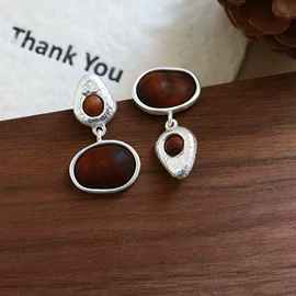 项链;耳环;耳钉