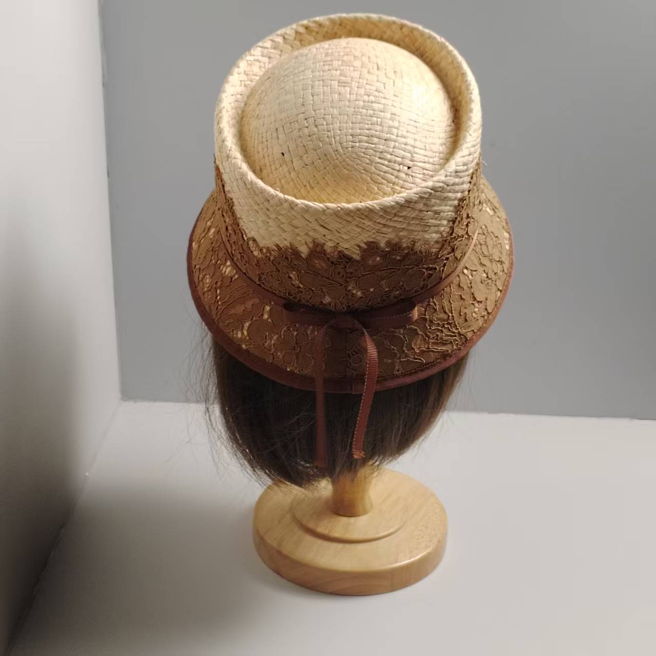 Cappello a secchiello in paglia stile francese elegante con fiocco_voghion.com