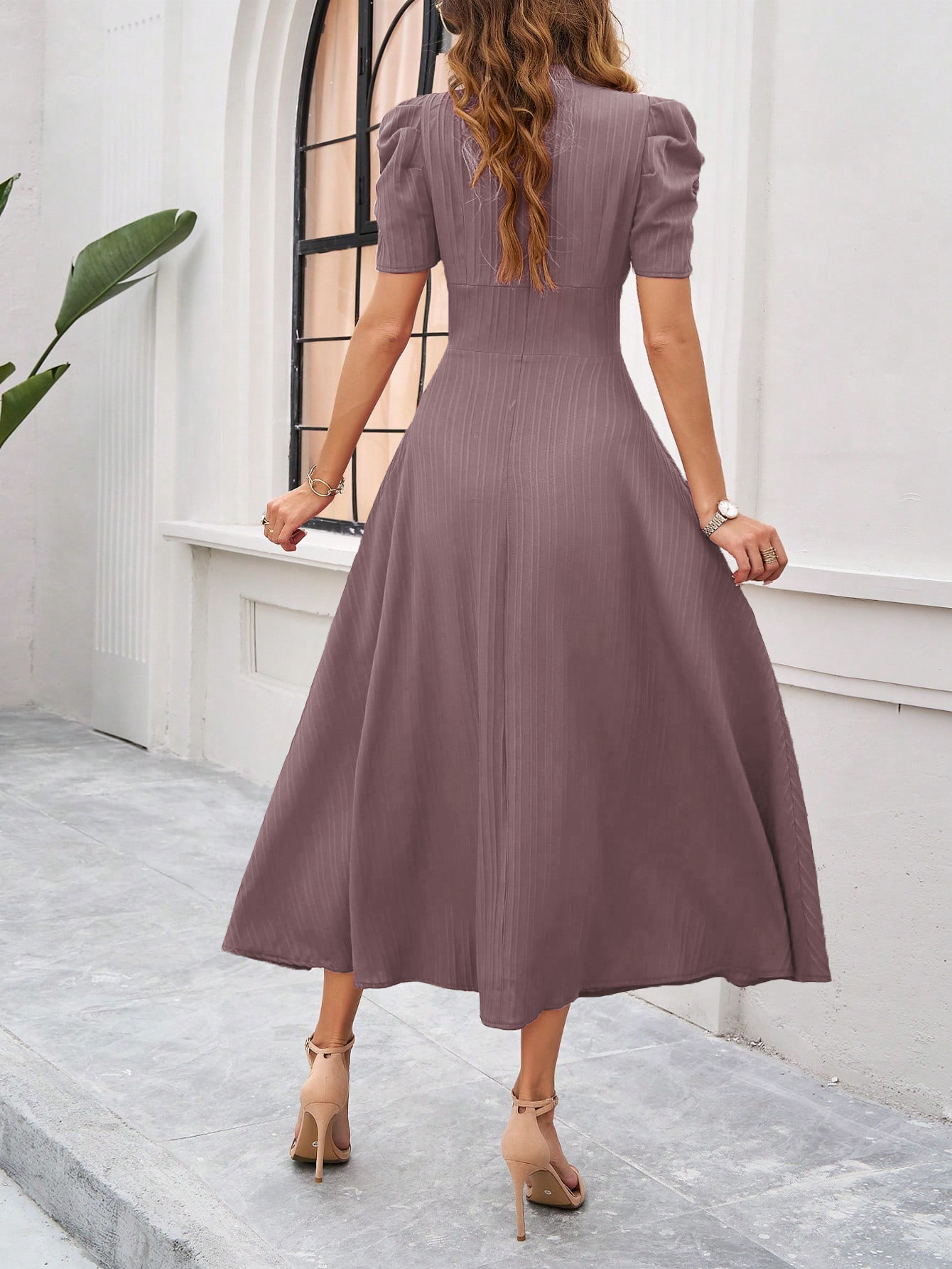 318g Weight Maxi Long Dress Dress Length Type Short Sleeve Sleeve Length Swing Dress Dresses Type Puff Sleeve Sleeve Type Spandex, Polyester Fabric Type High Waist Waist Line Daily Occasion V Neck Neckline Regular Fit Fit Type Solid Color Pattern 2025 Spring and Summer Season Women's Gender Pleated Design Simple Style Style Wholesale Women's Simple Style Pleated Solid Color Daily V Neck Short Sleeve Swing Dress 11