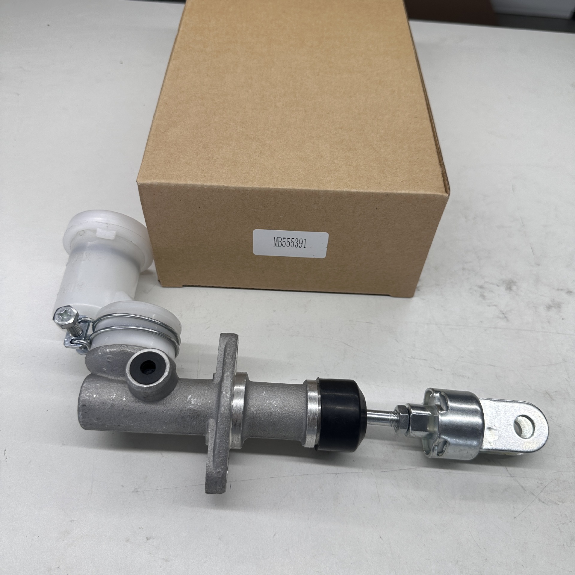 Mb555391 Mb555383 Is Suitable for Hyundai Clutch Master Cylinder