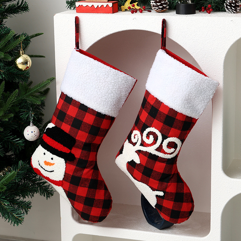 Decoración navideña Calcetines navideños A cuadros rojos y negros Felpa Bolsa de regalo para niños Colgante de ventana Decoración de ambiente de fiesta