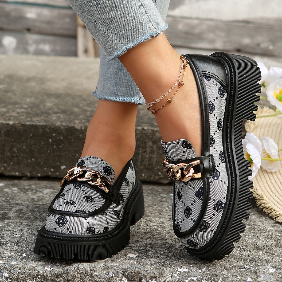 Autumn new large size within the increase in women's shoes with muffin small leather shoes_voghion.com