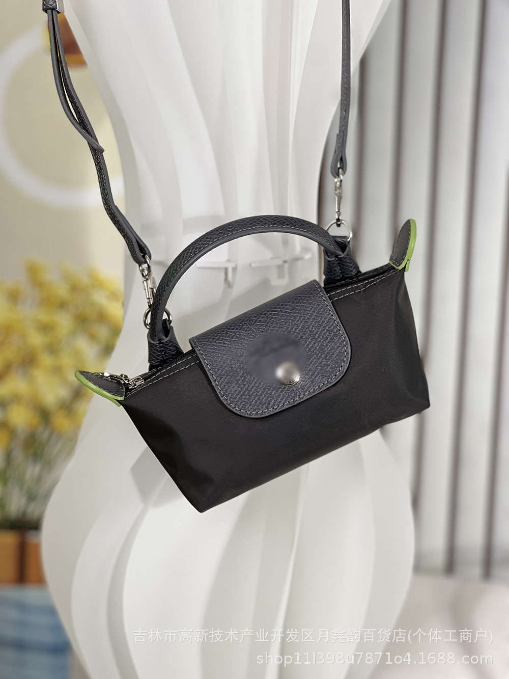 Graphite gray (shoulder strap included)