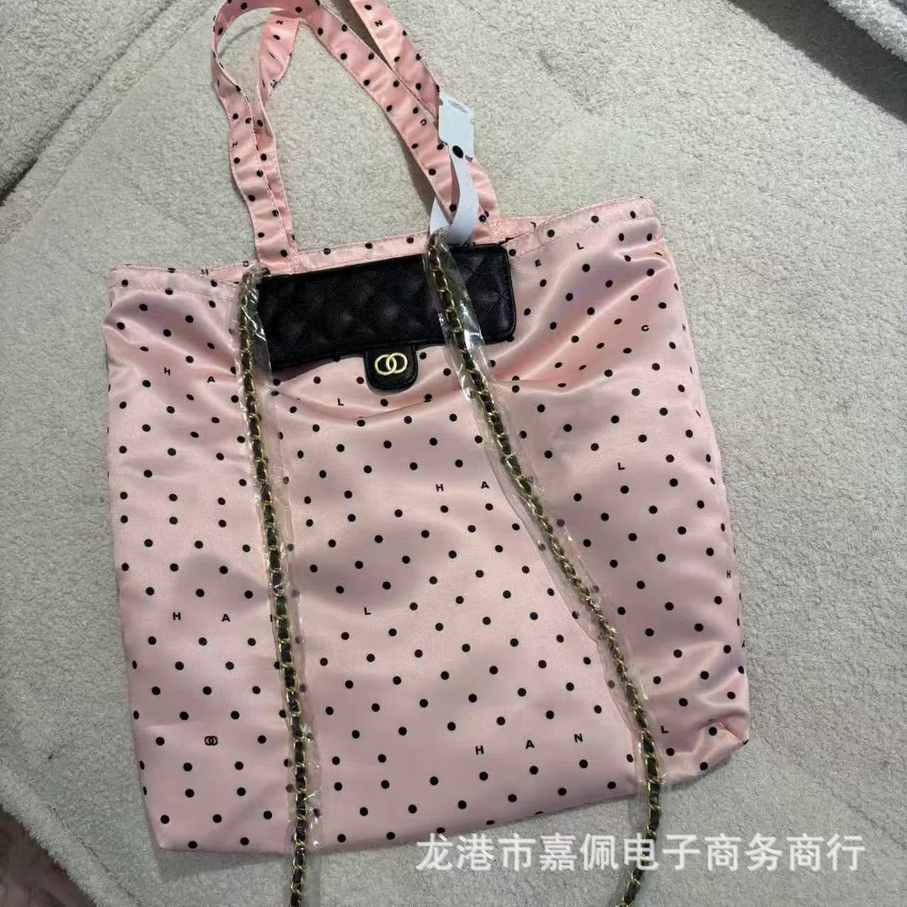 핑크색 물방울 무늬